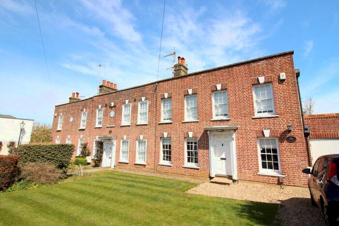 4 Bedroom Property To Rent In Little Bushey Lane, Bushey, WD23