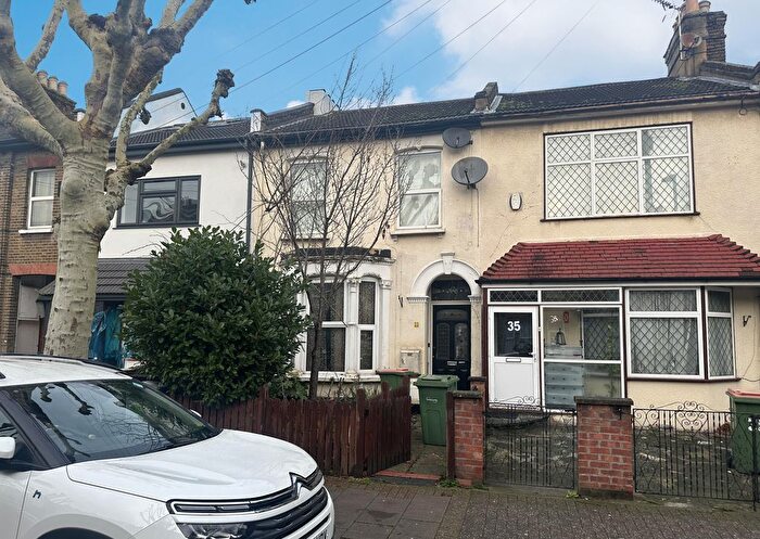 2 Bedroom Flat For Sale In Flat A, Terrace Road, Plaistow, London, E13