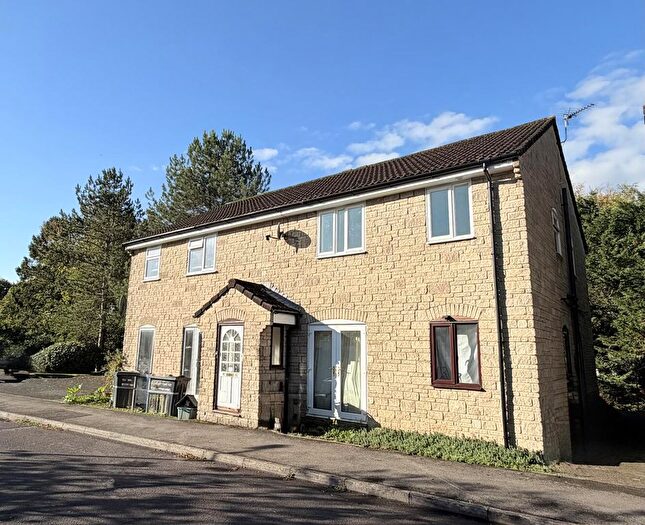2 Bedroom Flat For Sale In Cavalier Way, Wincanton, BA9