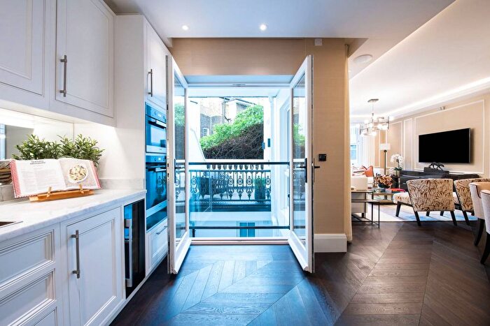 3 Bedroom Flat To Rent In Prince Of Wales Terrace, High Street Kensington, London, W8