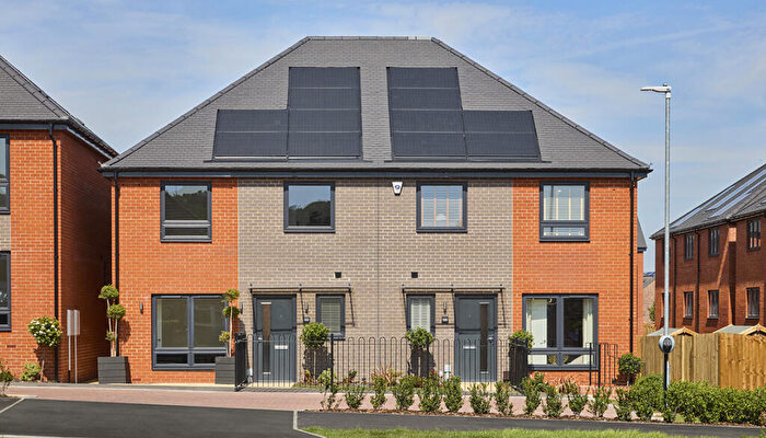 4 Bedroom Semi-Detached House For Sale In Dee Road, Tilehurst, Reading, RG30