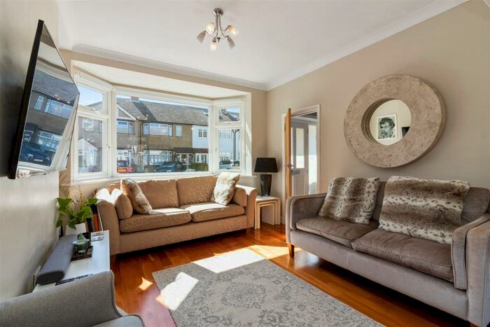 3 Bedroom Terraced House To Rent In Tennyson Avenue, Motspur Park, KT3