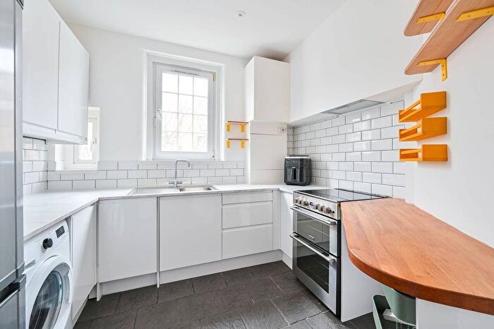 2 Bedroom Flat To Rent In Long Lane, London Bridge, London, SE1