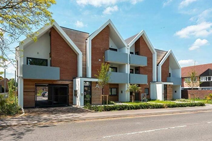 3 Bedroom Flat For Sale In Station Road, Bourne End, SL8