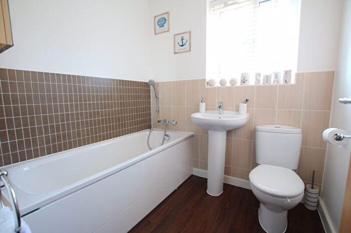 3 Bedroom Semi-Detached House For Sale In Aldermere Avenue, West Cheshunt, EN8