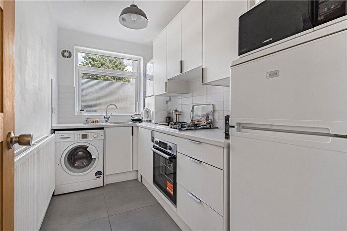 2 Bedroom Flat For Sale In Angell Road, London, SW9