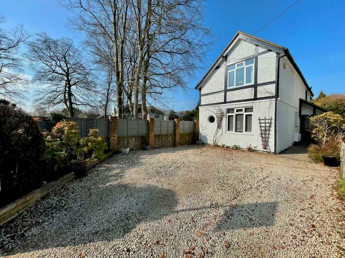 4 Bedroom Detached House For Sale In Windlesham, Surrey, GU20