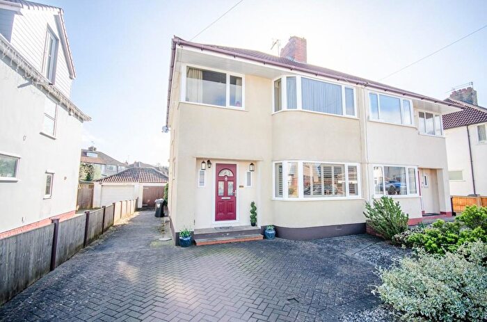 3 Bedroom Semi Detached House For Sale In Heath Walk, Downend, Bristol, BS16