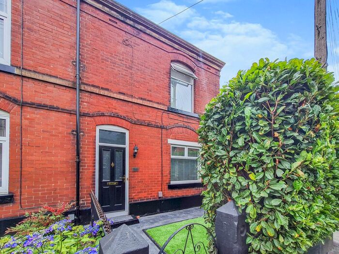 3 Bedroom End Of Terrace House To Rent In Nipper Lane, Whitefield, Manchester, M45
