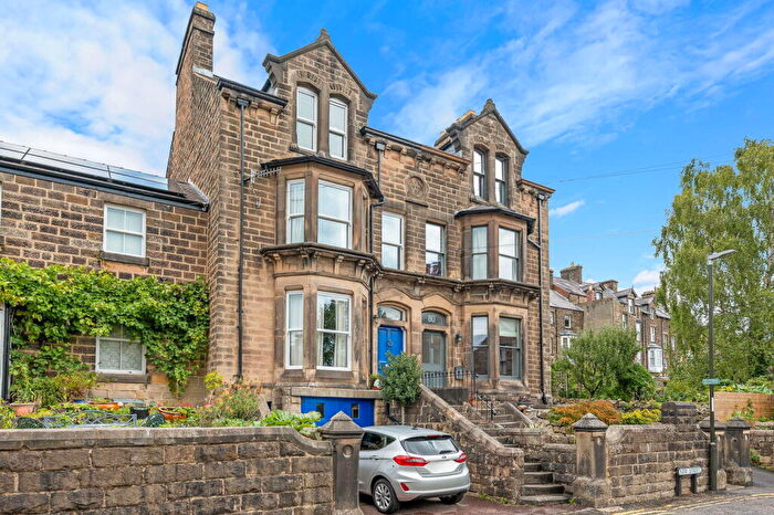 6 Bedroom Town House For Sale In New Street, Matlock., DE4