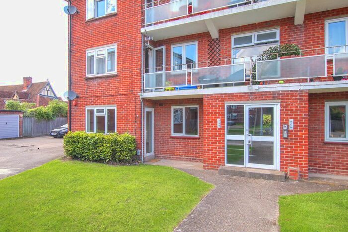 2 Bedroom Flat To Rent In Wentworth Court, Stroud Green, Newbury, RG14