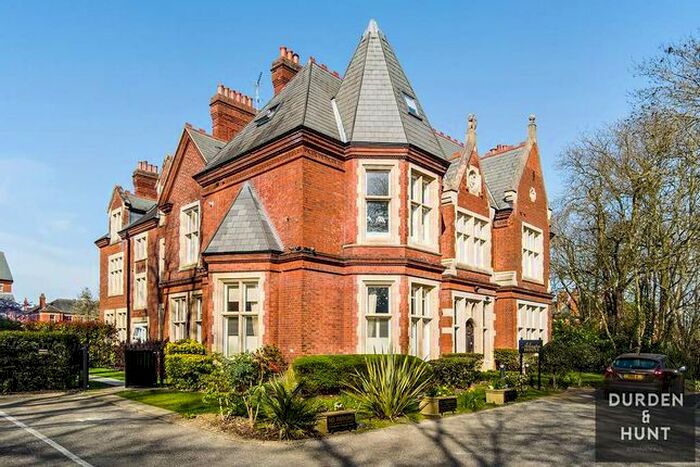 5 Bedroom Flat To Rent In Arlington House, Repton Park IG8