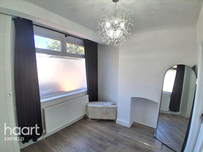 2 Bedroom Flat To Rent In Ordnance Road, Enfield, EN3