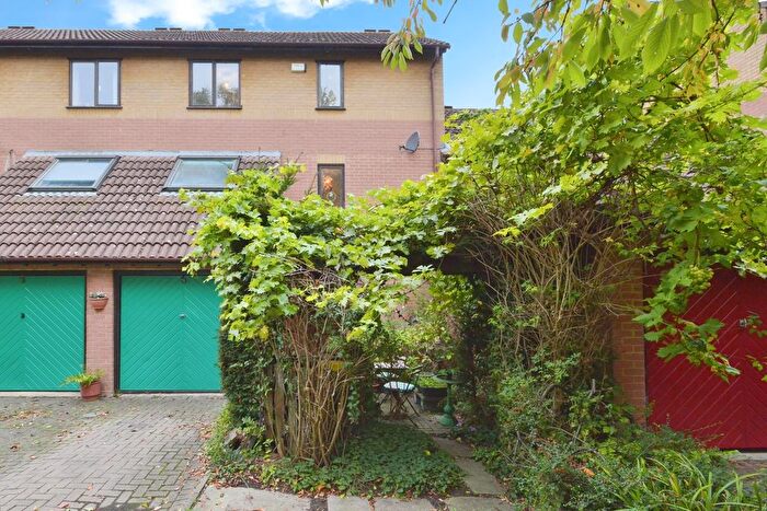 4 Bedroom Terraced House For Sale In Woodley Headland, Milton Keynes, Buckinghamshire, MK6