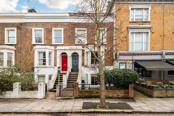 2 Bedroom Flat For Sale In Choumert Road, Peckham, SE15
