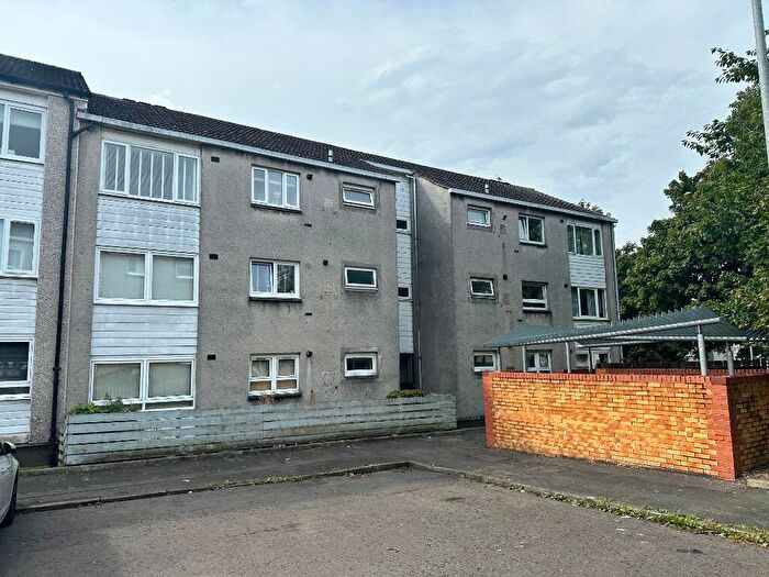 3 Bedroom Flat To Rent In Staffin Drive, Glasgow, G23