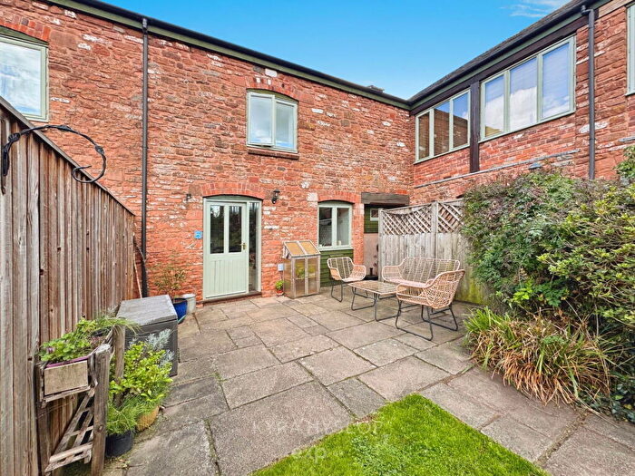 3 Bedroom Barn Conversion For Sale In West Clyst Barnyard, Exeter, EX1