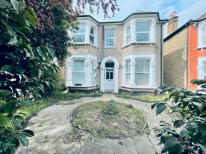 2 Bedroom Flat To Rent In Broadfield Road, London, SE6