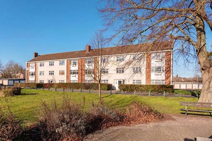 2 Bedroom Flat For Sale In Rixman Close, Maidenhead, Berkshire, SL6