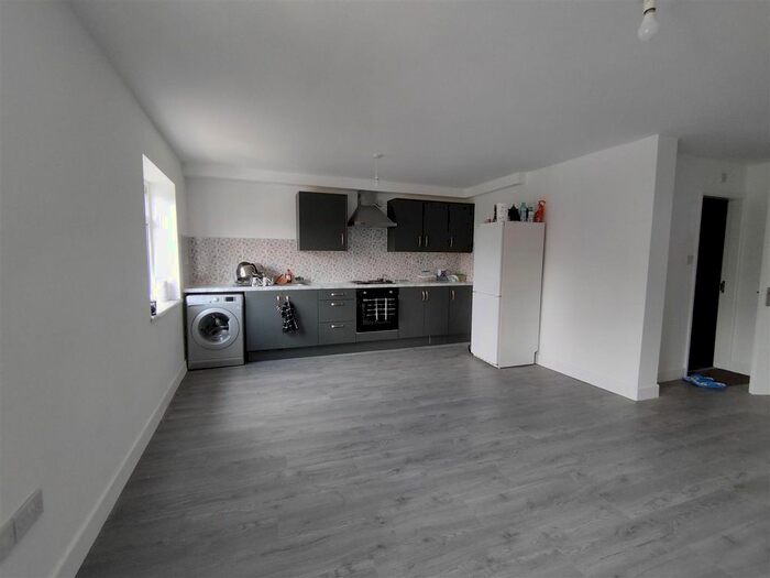 2 Bedroom Flat To Rent In Oxford Street, Wednesbury, WS10