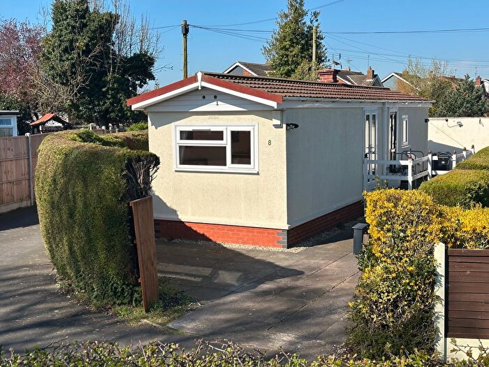 2 Bedroom Mobile/park Home For Sale In Brewood Road, Coven, Wolverhampton, WV9