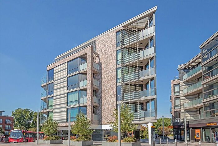 2 Bedroom Flat For Sale In London Road, Twickenham, TW1