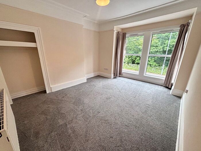 3 Bedroom Flat To Rent In Spring Bank West, Hull, HU3
