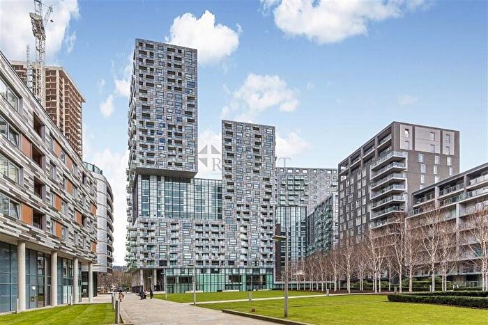 Apartment To Rent In Maine Tower, Harbour Way, E14