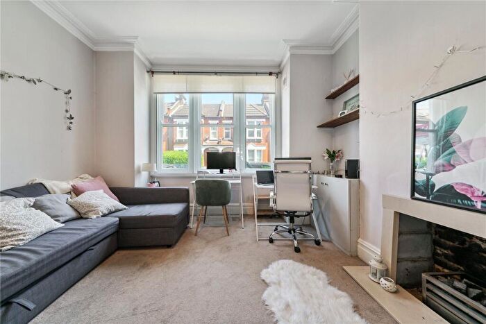2 Bedroom Flat To Rent In Hazelbourne Road, Clapham South, SW12