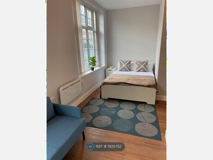 Studio To Rent In Majestic Court, Stoke-On-Trent, ST4