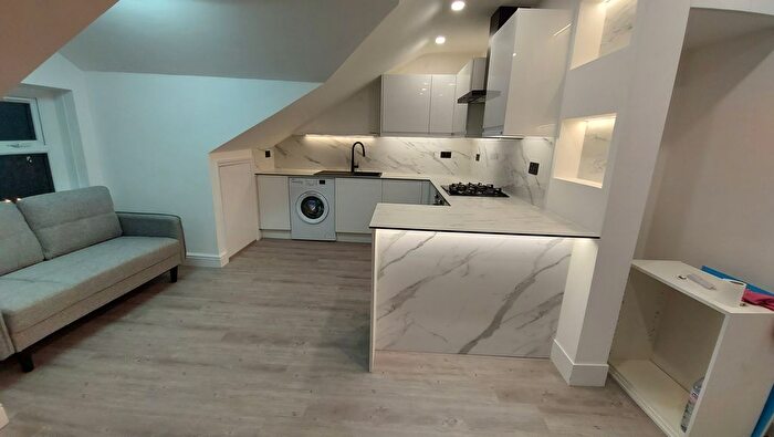 1 Bedroom Flat To Rent In Upper Clapton Road, London, E5