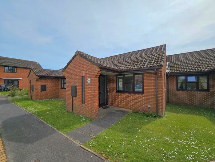 2 Bedroom Bungalow For Sale In Rookwood View, Denmead, PO7