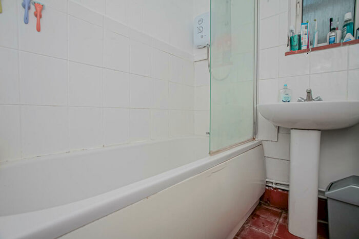 4 Bedroom Semi-Detached House To Rent In Addison Crescent, Oxford, OX4