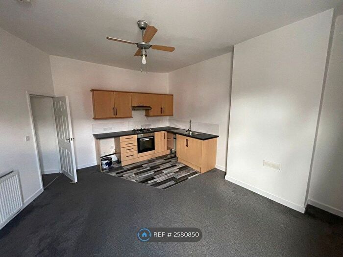 3 Bedroom Flat To Rent In Queen Street, Crewe, CW1