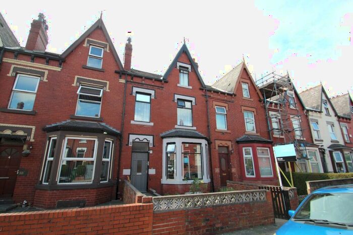 4 Bedroom House To Rent In Mexborough Drive, Leeds, West Yorkshire, LS7