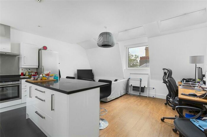 2 Bedroom Apartment To Rent In Carthusian Street, London, EC1M