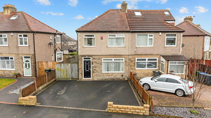 3 Bedroom Semi Detached House For Sale In Farfield Grove, Wibsey, BD6