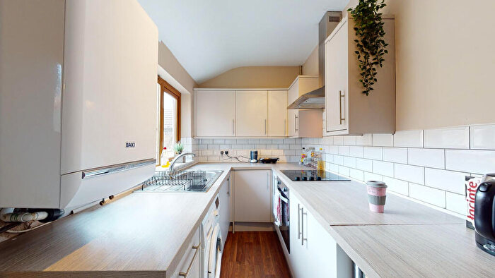 2 Bedroom Terraced House To Rent In Hood Street | Student House | /, LN5