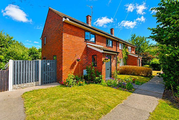 3 Bedroom Semi Detached House For Sale In Elder Grove, Auckley, Doncaster, DN9