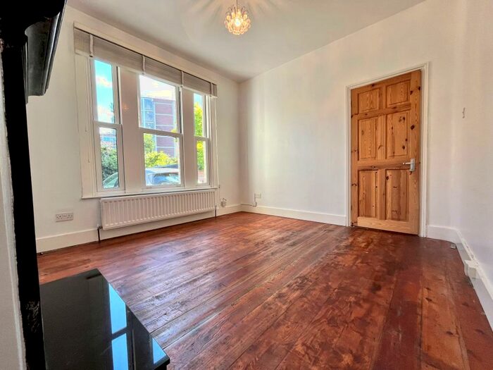 2 Bedroom House To Rent In Chaffinch Road, BR3