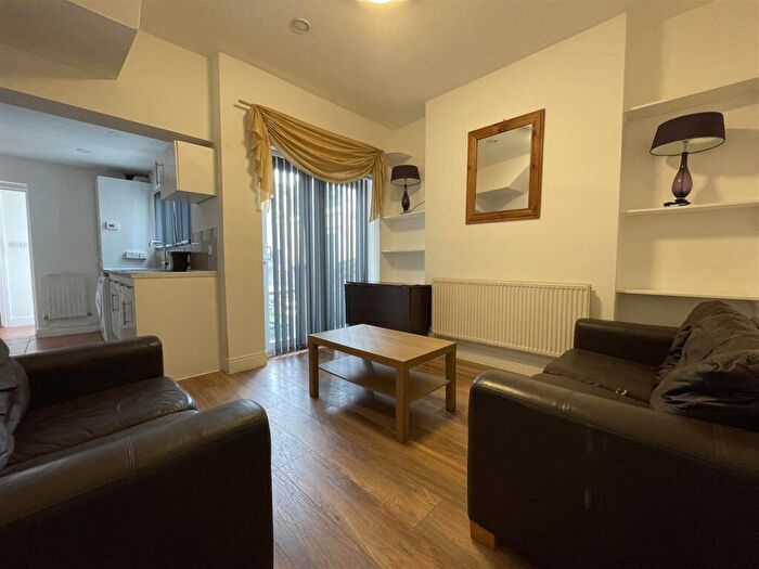 4 Bedroom Terraced House To Rent In Minny Street, Cardiff, CF24