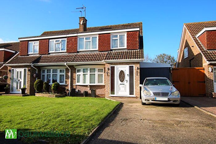 3 Bedroom Semi-Detached House For Sale In Perrysfield Road, Cheshunt, EN8