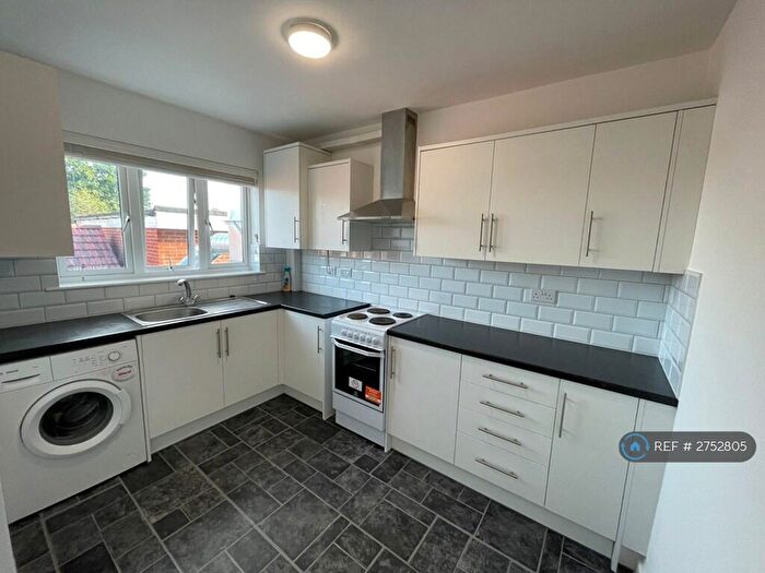 1 Bedroom Flat To Rent In Manor Road, Chigwell, IG7