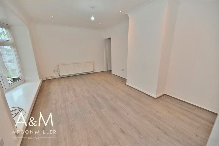 4 Bedroom Semi-Detached House To Rent In Knights Way, Hainault, IG6