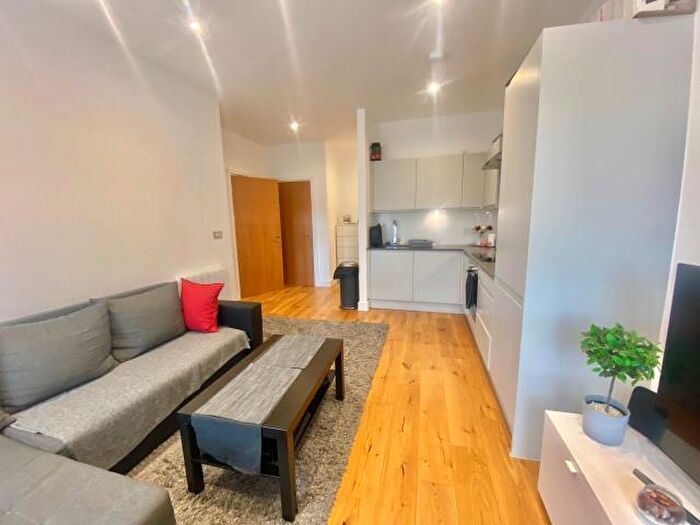 1 Bedroom Flat To Rent In Hill View Apartments, Henley-on-thames, RG9