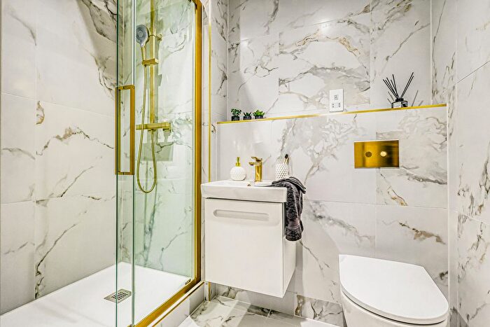 2 Bedroom Flat For Sale In Kenneth Road, Benfleet, SS7