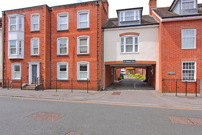 2 Bedroom Flat To Rent In - St Edmunds Church Street, Salisbury, SP1