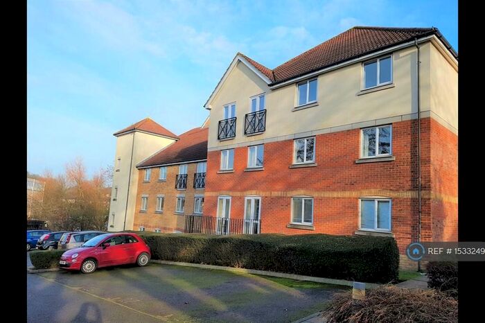2 Bedroom Flat To Rent In Knights Place, Redhill, RH1