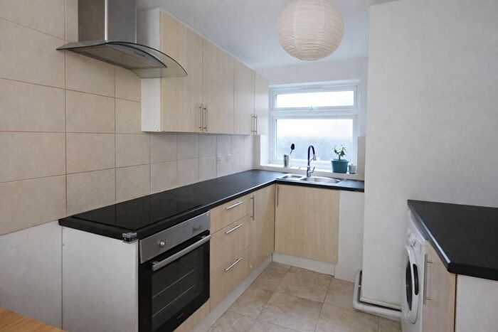 2 Bedroom Flat To Rent In Nether Street, London, N12