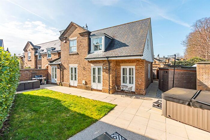 4 Bedroom Property For Sale In Orchid Close, Goffs Oak, EN7